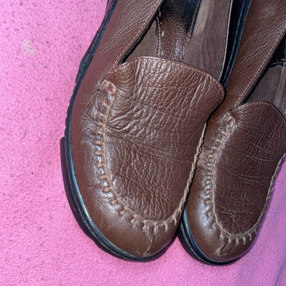 Ladies Brown leather Clark shoes the soles need to be replaced free w/ any order - Picture 3 of 10